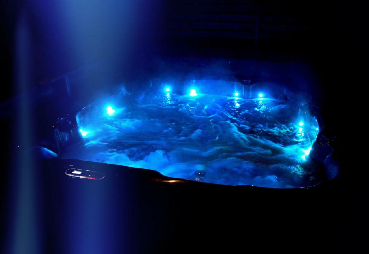 Villa Dakota - Jacuzzi, Zwembad, Playstation 더뷔 외부 사진